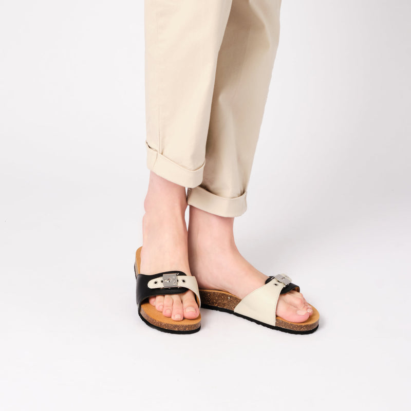 PESCURA FLAT CORK 2 - Leder - Black/off white - 